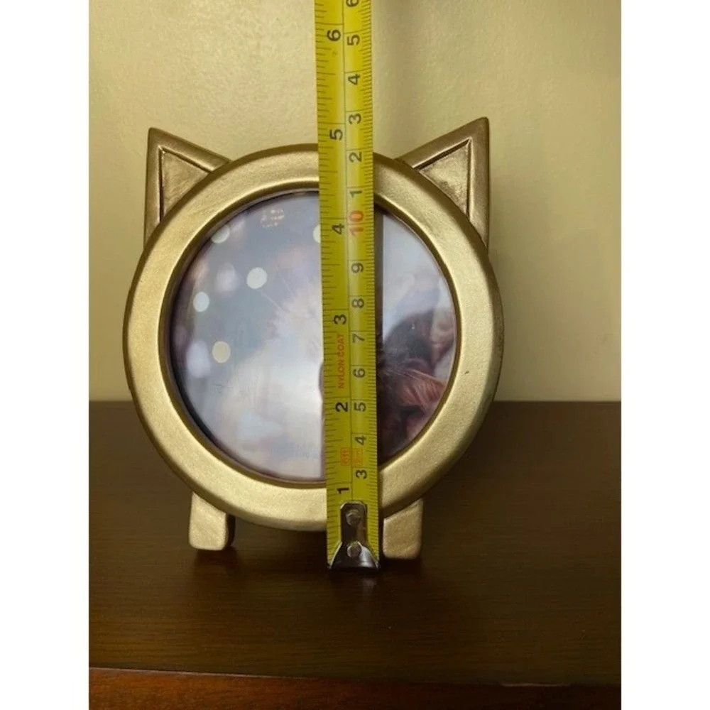 Isaac Jacobs Gold Cat Picture Frame 4x4 Round Tabletop Wall Decor RN18-44G